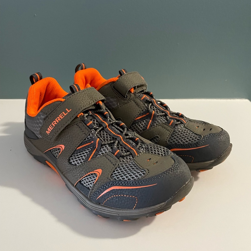 Merrell Kids Unisex hiking shoes - size 5 big kid